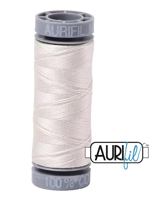 Fil Coton Mako 28 Aurifil 2309 Silver White - Petite bobine de 100 mètres