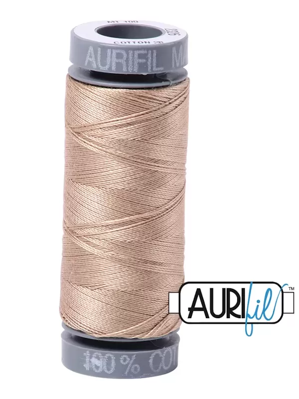 Fil Coton Mako 28 Aurifil 2326 Sand - Petite bobine de 100 mètres