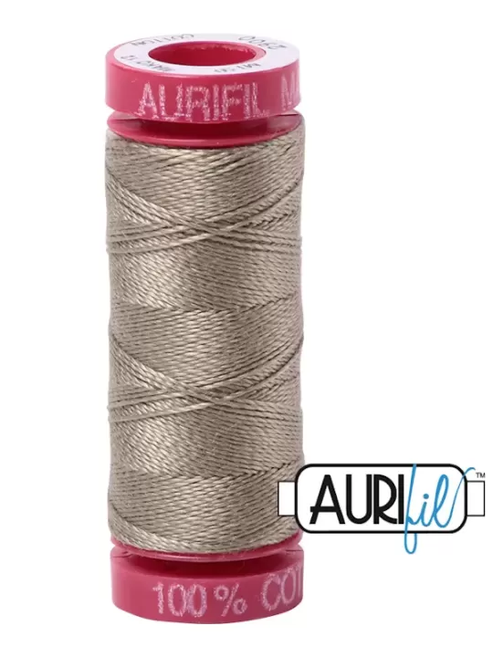 Fil Coton Mako 12 Aurifil 2900 Light Khaki Green - Petite bobine de 50 mètres