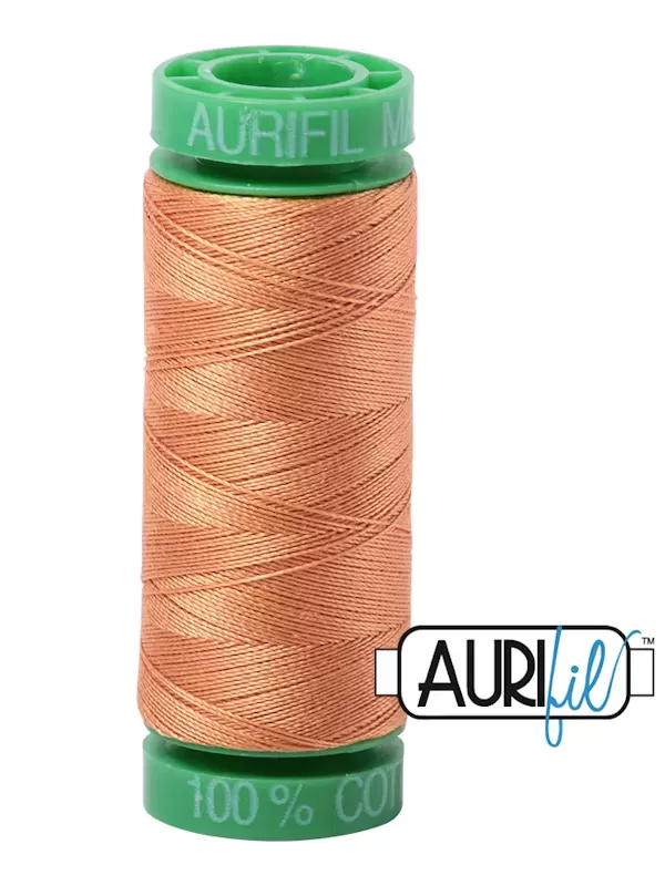 Fil Coton Mako 40 Aurifil 2210 Caramel - Petite bobine de 150 mètres