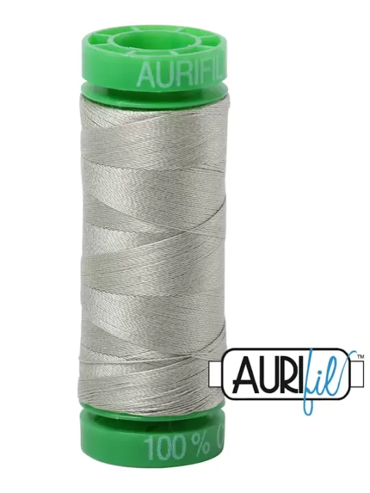 Fil Coton Mako 40 Aurifil 2902 Light Laurel Green - Petite bobine de 150 mètres